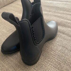 Brand new Jack Rodgers black short waterproof ankle boots